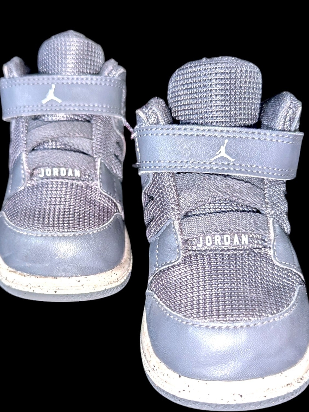 Nike Jordan Toddler Size 7 Gray High-Top Sneakers with Velcro Closure-Like New